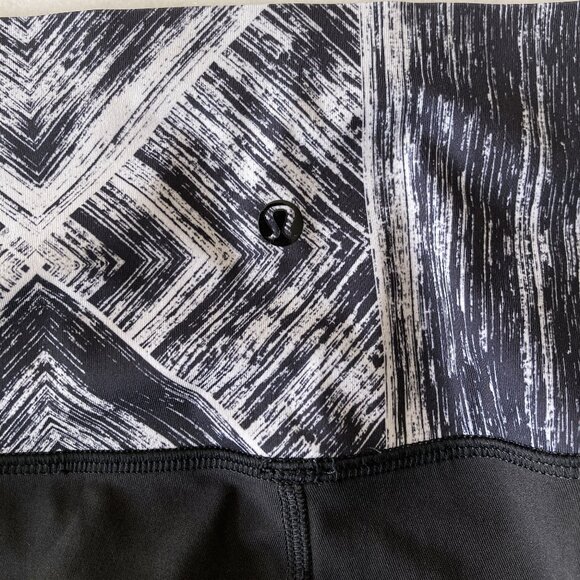 Like new! Lululemon Hot to Street Crop black & white leggings / tights / capris - Picture 7 of 10